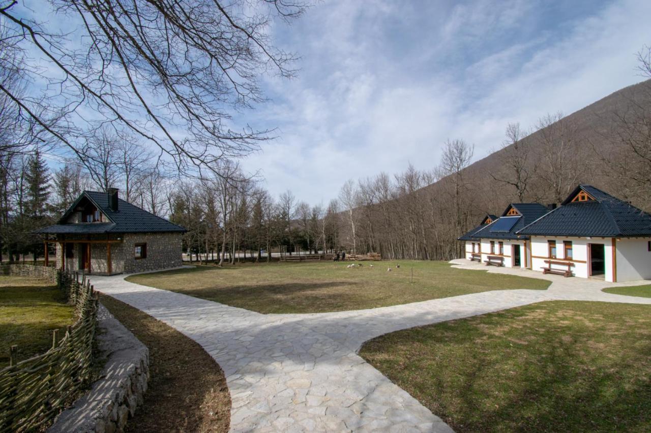 Holiday Park Hajducka Cesma Dubovsko Luaran gambar