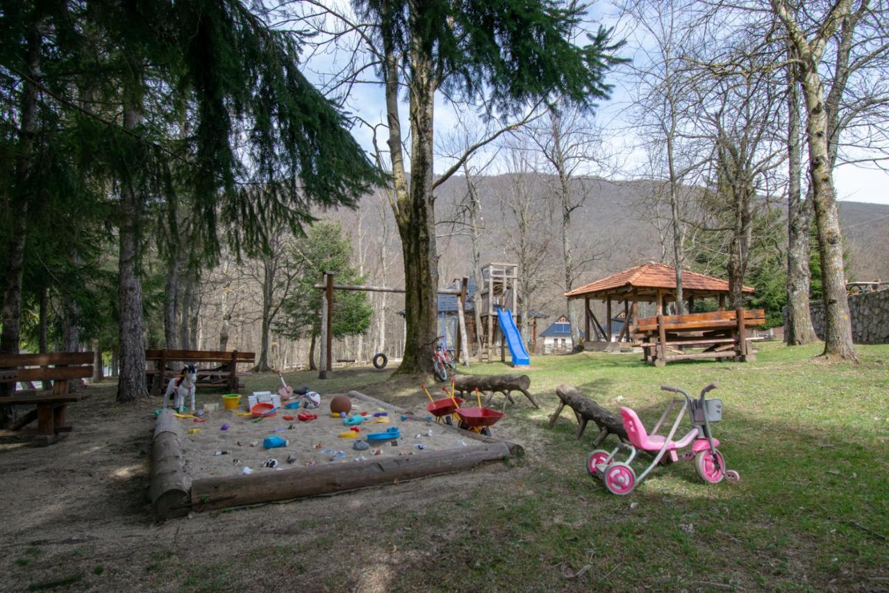 Holiday Park Hajducka Cesma Dubovsko Luaran gambar